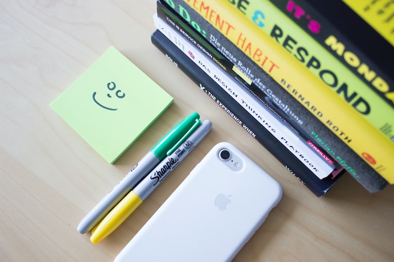 smiley-face-on-sticky-note